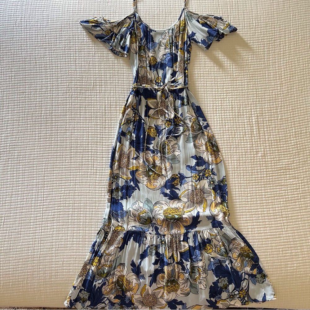 Floral maxi dress in size small.